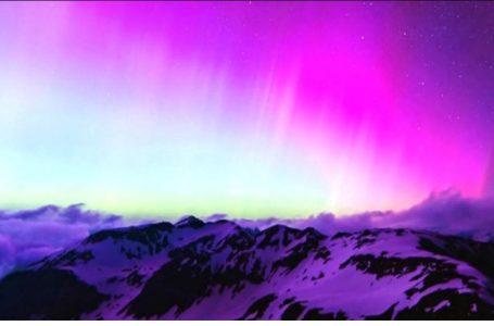 Spectacular photos show the northern lights around the world