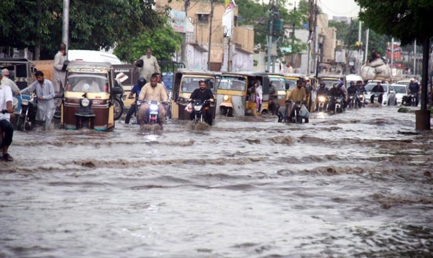 ملک میں موسلا دھار بارش کے باعث پارہ ڈوب گیا، لاہور میں تاریخی بارش ہوئی۔